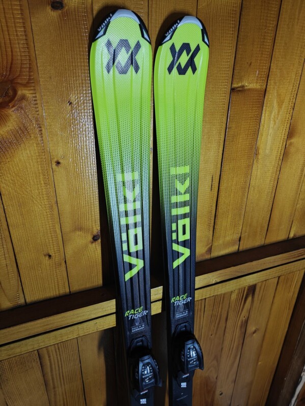 LYŽE VOLKL RACETIGER SL JR 160CM --MODEL 2026--